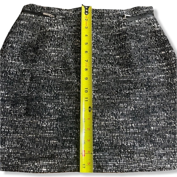 H&M || Boucle Mini Skirt | Black & White || size 10 - Picture 12 of 13